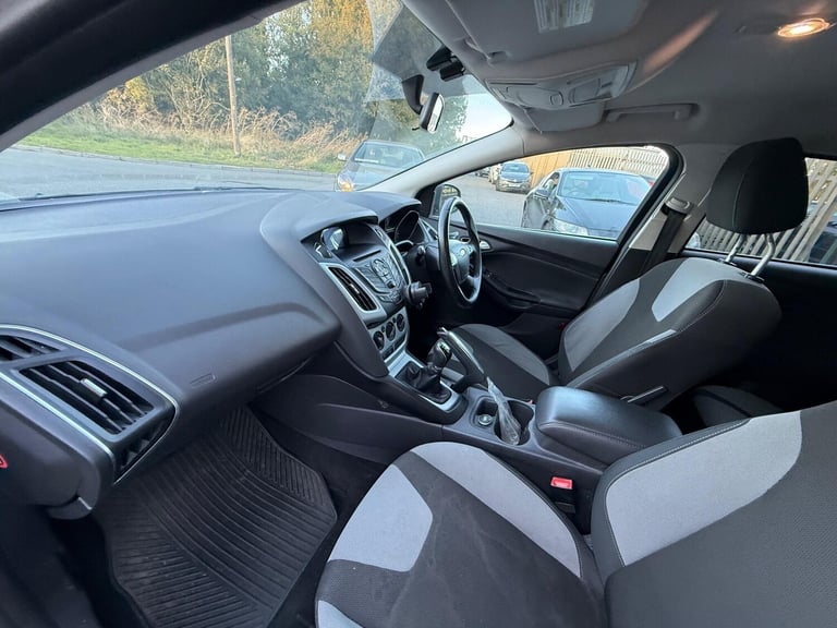 2011 Ford Focus 1.6 125 Zetec 5dr HATCHBACK PETROL Manual