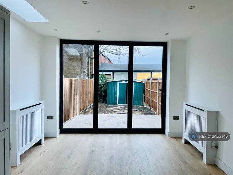 4 bedroom house in Edward Street, Dunstable, LU6 (4 bed) (#2466348)