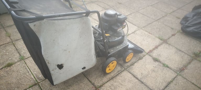 Leaf & Litter petrol Vacuum. McCulloch 4076 vac 