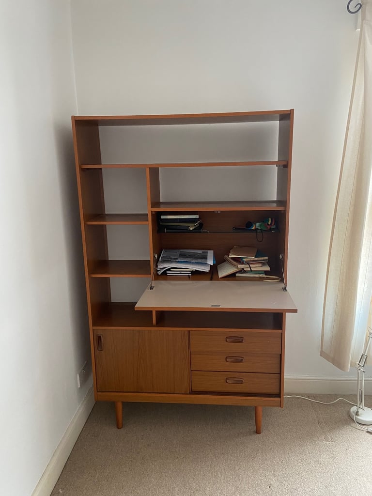 Large cabinet/bookshelf 