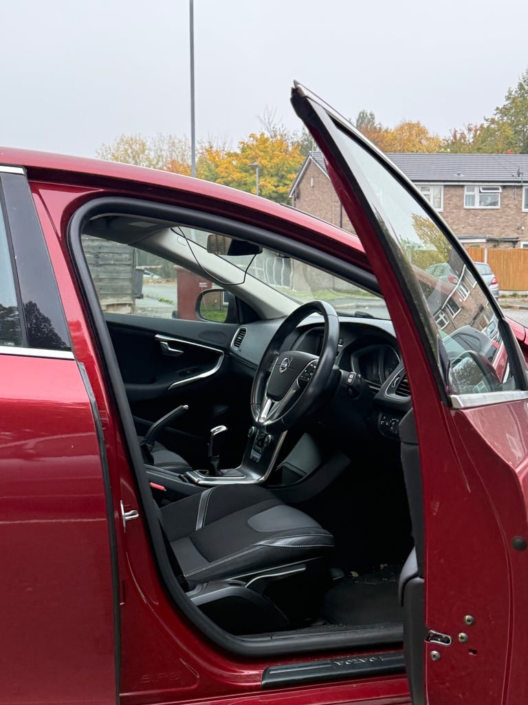 Volvo, V40, Hatchback, 2015, Manual, 1969 (cc), 5 doors