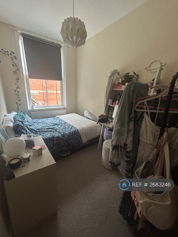 1 bedroom flat in Parkfield Road, Aigburth, Liverpool, L17 (1 bed) (#2683246)