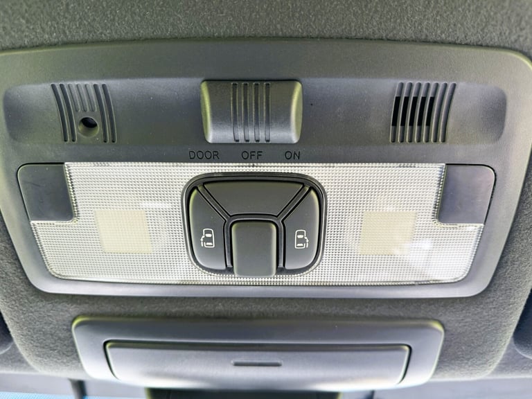 FRESH IMPORT 66 PLATE NEW SHAPE TOYOTA ESTIMA AERAS PETROL 4WD ULEZ COMPLIANT