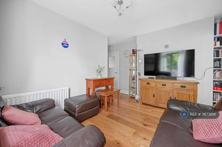3 bedroom flat in Tilson House, London, SW2 (3 bed) (#2673816)