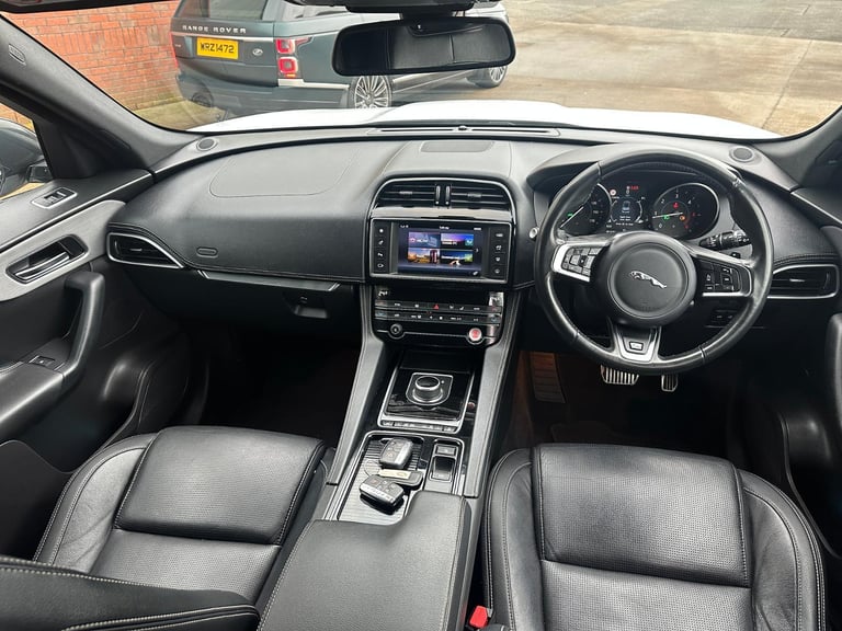 2017 Jaguar F-PACE 2.0 D 180BHP *** HUGE SPEC AWD R - SPORT EDITION *** AUTO