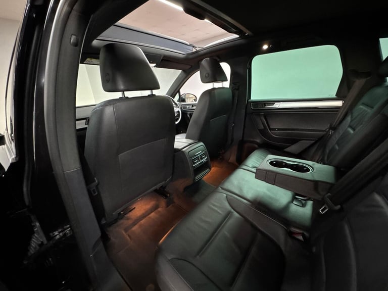 2015 Volkswagen Touareg 3.0 TDI V6 BlueMotion Tech R-Line Tiptronic 4WD Euro 6 (s/s) 5dr ESTATE D...