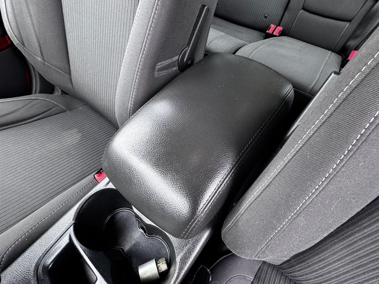 2011 Ford Focus 1.6 TDCi Titanium Euro 5 (s/s) 5dr HATCHBACK Diesel Manual