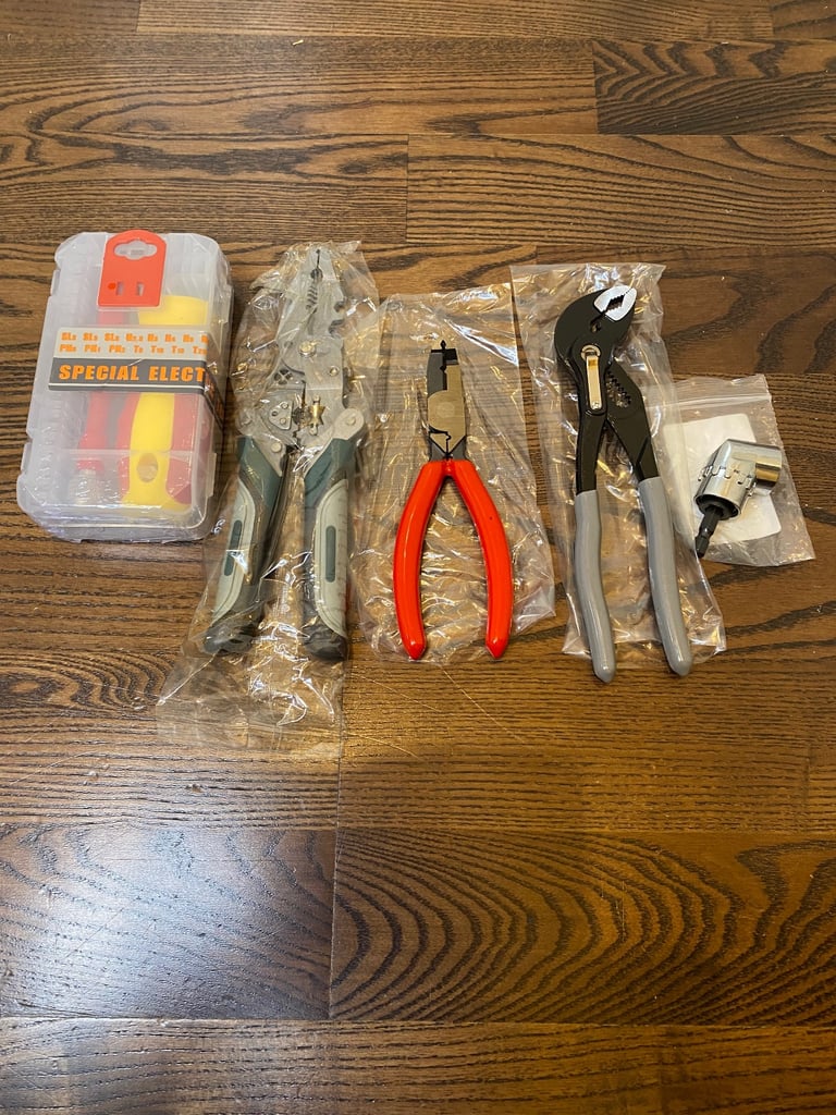 image for Ruike 18PCS Electrician Tool Set – Insulated Screwdrivers, Pliers & Case (Brand New)”