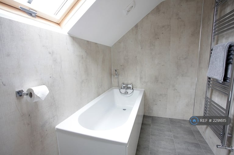 2 bedroom flat in Sandgate High Street, Sandgate, Folkestone, CT20 (2 bed) (#2291615)