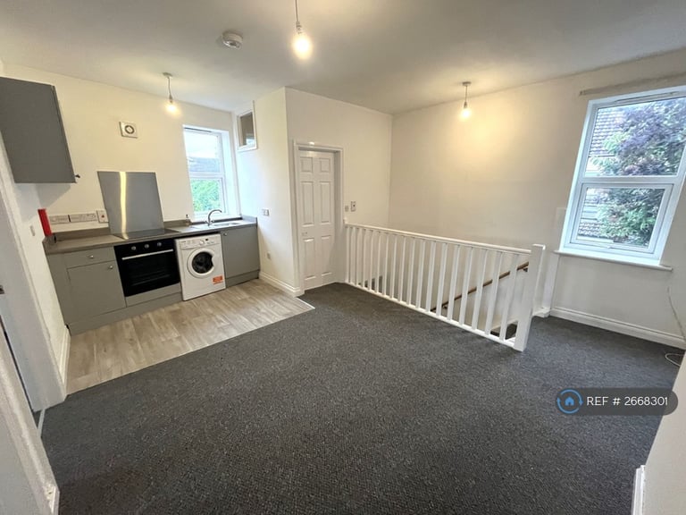 2 bedroom flat in Birkin Street, Bristol, BS2 (2 bed) (#2668301)