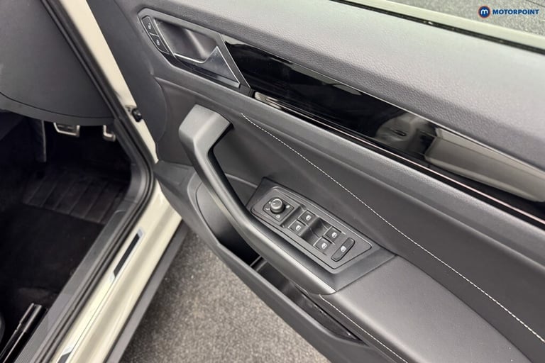 2024 Volkswagen T-Roc 1.5 TSI R-Line 5dr DSG SUV Petrol Automatic