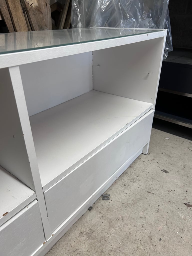 Tv stand 