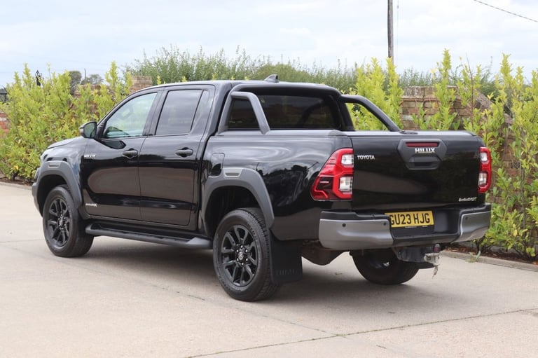 2023 Toyota Hilux 2.8 D-4D Invincible X Pickup Double Cab 4dr Diesel Auto 4WD Euro 6 (s/s) (2 PIC...
