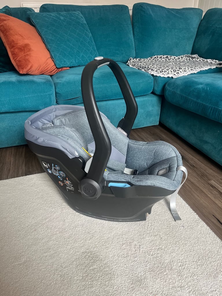 Uppababy vista v2 twin travel system - great condition 