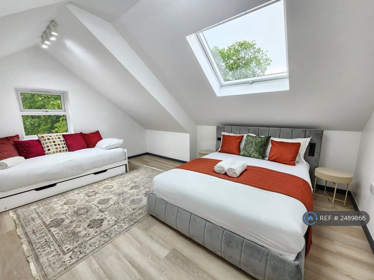 3 bedroom flat in Bicester Road, Kidlington, OX5 (3 bed) (#2489866)