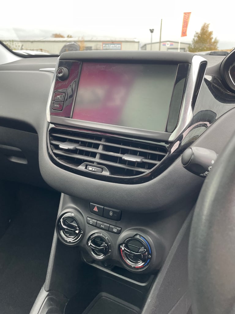 2015 Peugeot 208 1.2 VTi Style 3dr HATCHBACK Petrol Manual