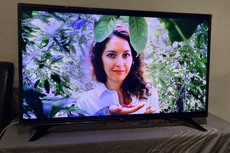 LG Smart WebOS 43inch Tv (Please Read Description)