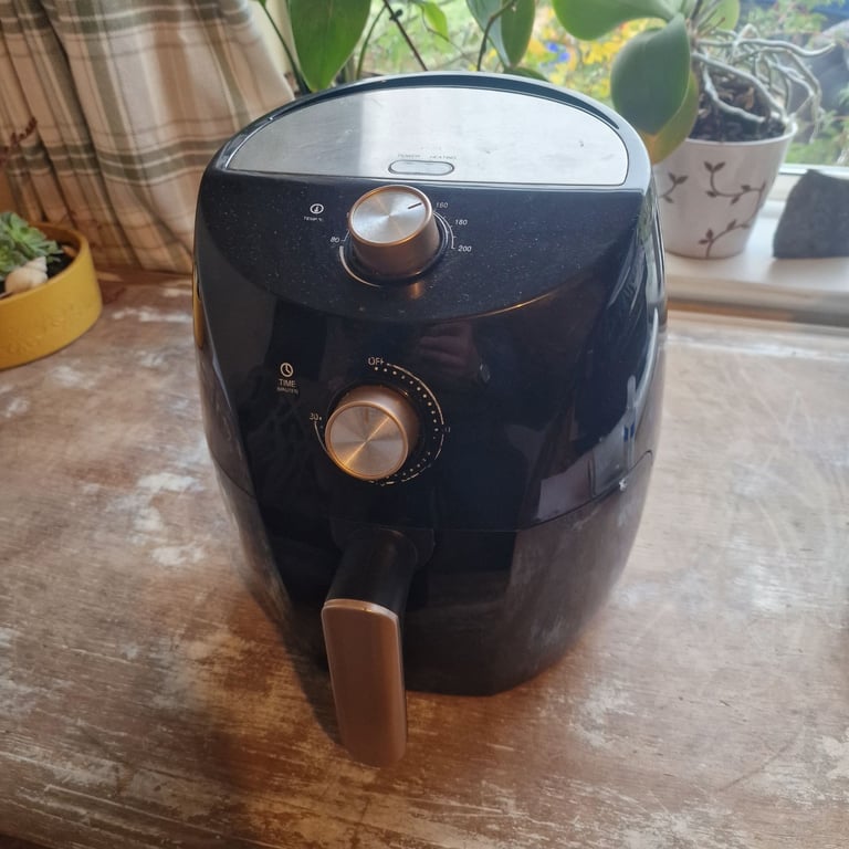 Small air fryer used but in excellent working order