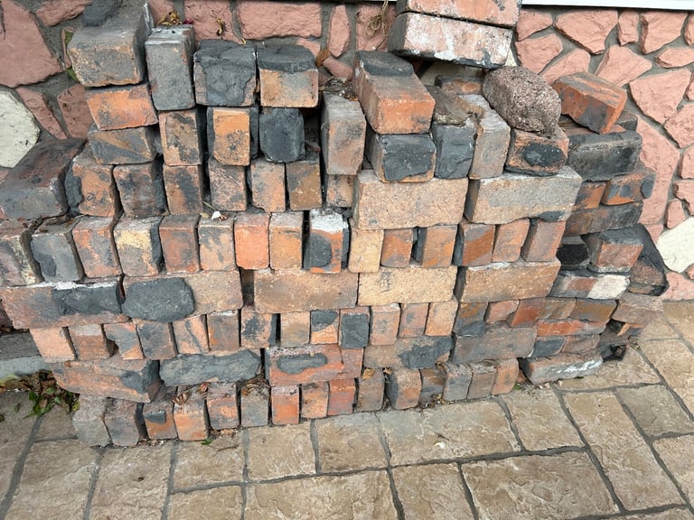 550 reclaimed red bricks