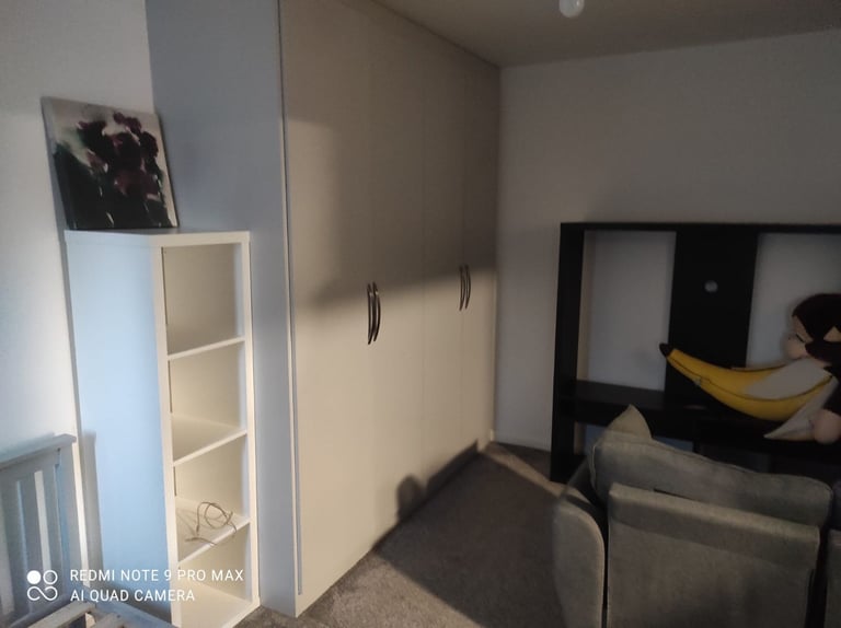 A beautiful executive 1 Bed flat. Separate kitchen and shower room. £1300 inc ALL bills except Elec