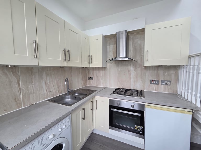 Modern 2-Bedroom Split-Level Flat – Streatham Hill