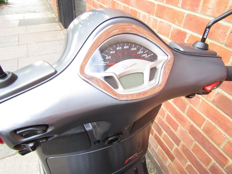 Piaggio Vespa GTS 300 * ONE KEEPER FROM NEW * 9850  MILES* MAT GREY * 
