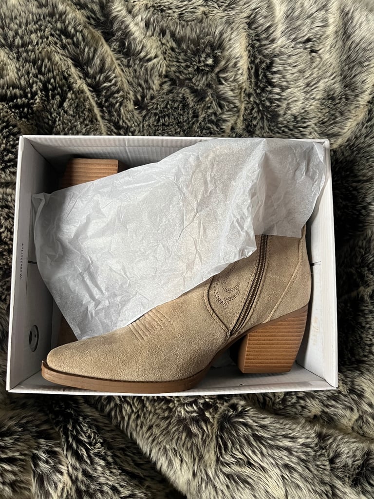 KHAKI FAUX SUEDE COWBOY ANKLE BOOTS