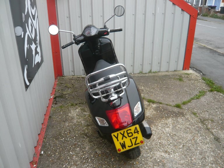 Piaggio Vespa GTS 125 SUPER 2014 LEARNER LEGAL SCOOTER 50 SH N X R RR MAX S WING