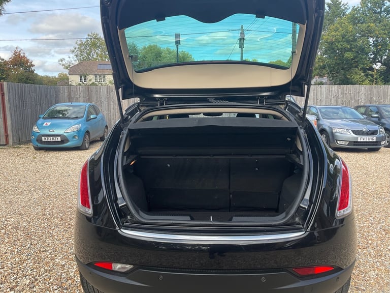 2011 Chrysler Delta 1.6 M-Jet SR 5dr HATCHBACK DIESEL Manual