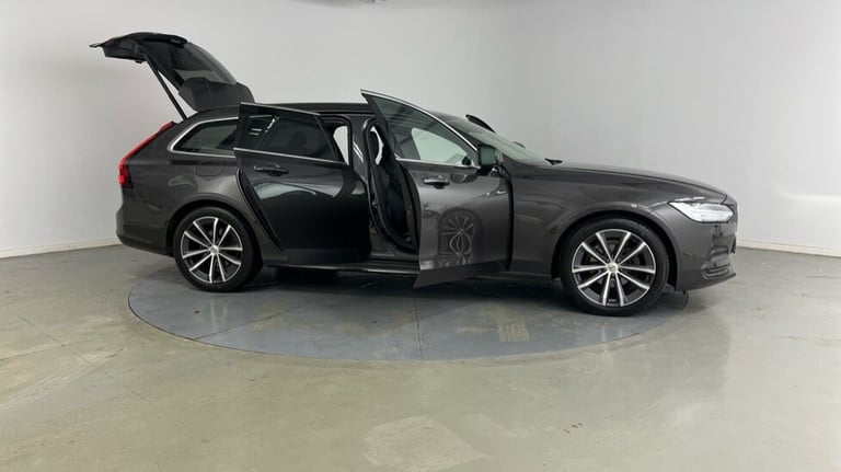 2021 Volvo V90 Momentum, B4 mild hybrid Estate Petrol Automatic