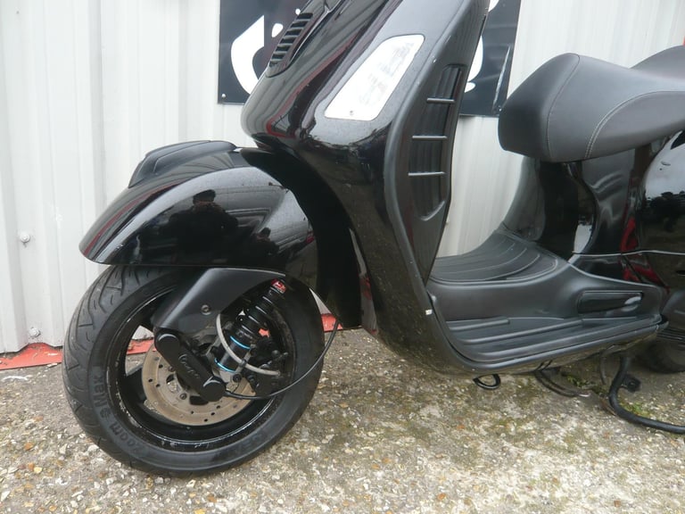 Piaggio Vespa GTS 125 SUPER 2014 LEARNER LEGAL SCOOTER 50 SH N X R RR MAX S WING