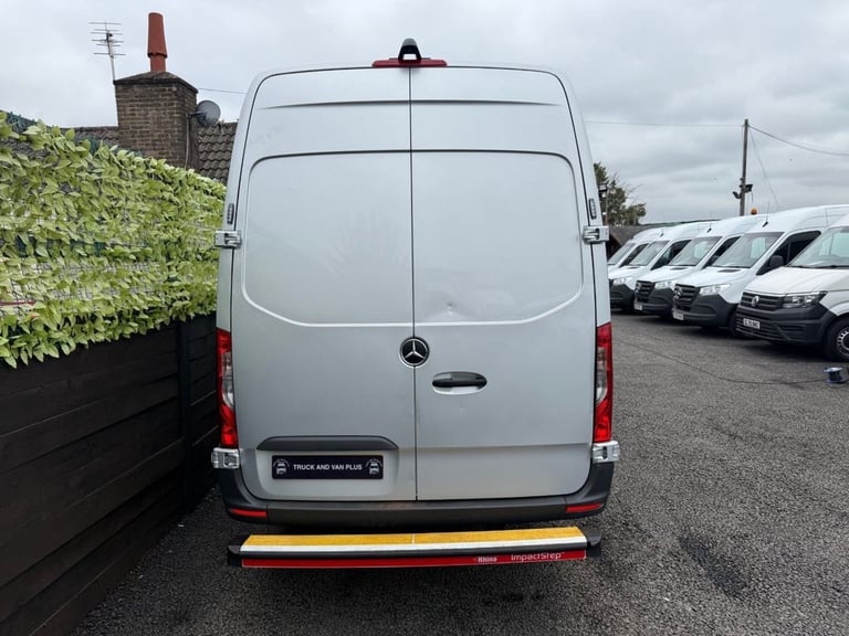 2022 Mercedes-Benz Sprinter 3.5t H2 Progressive Van PANEL VAN DIESEL Manual