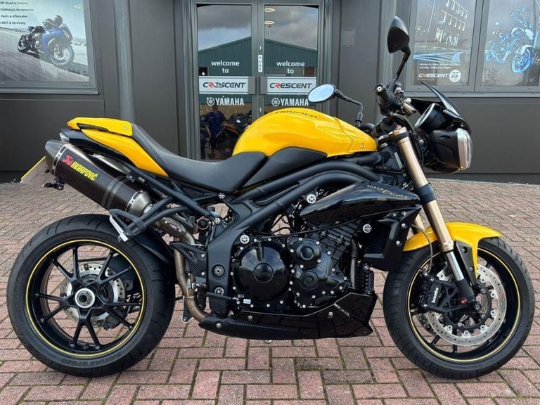 2015 TRIUMPH SPEED TRIPLE 1050 - TWIN AKRA'S - 6 STAMPS - 12 MONTHS MOT