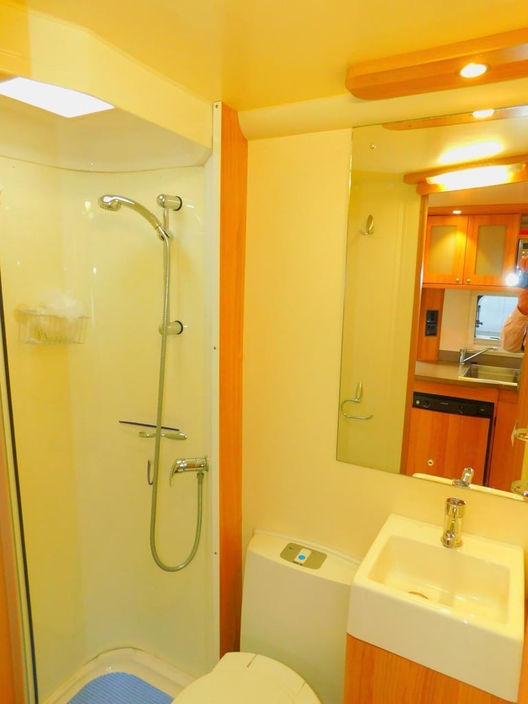 Bailey 625 Approach SE. Peugeot 2.2 Hdi Luxury 2 Berth Motorhome for Sale