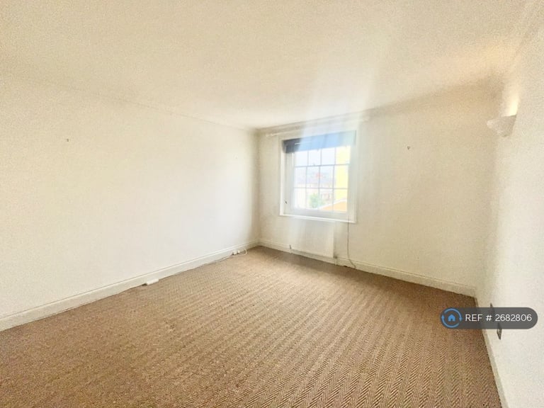3 bedroom flat in Brunswick Terrace, Hove, BN3 (3 bed) (#2682806)