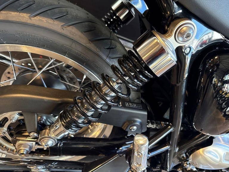 2025 Triumph Bonneville T120 PREMIUM TWIN COLOUR Petrol black 6 Speed