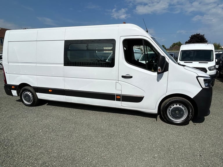 2020 Renault Master LM35dCi 135 Business Medium Roof Van ECODRIVE PANEL VAN Diesel Manual