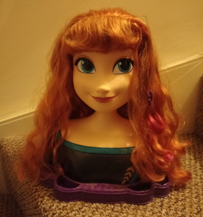 Anna from Frozen styling head with accessories 