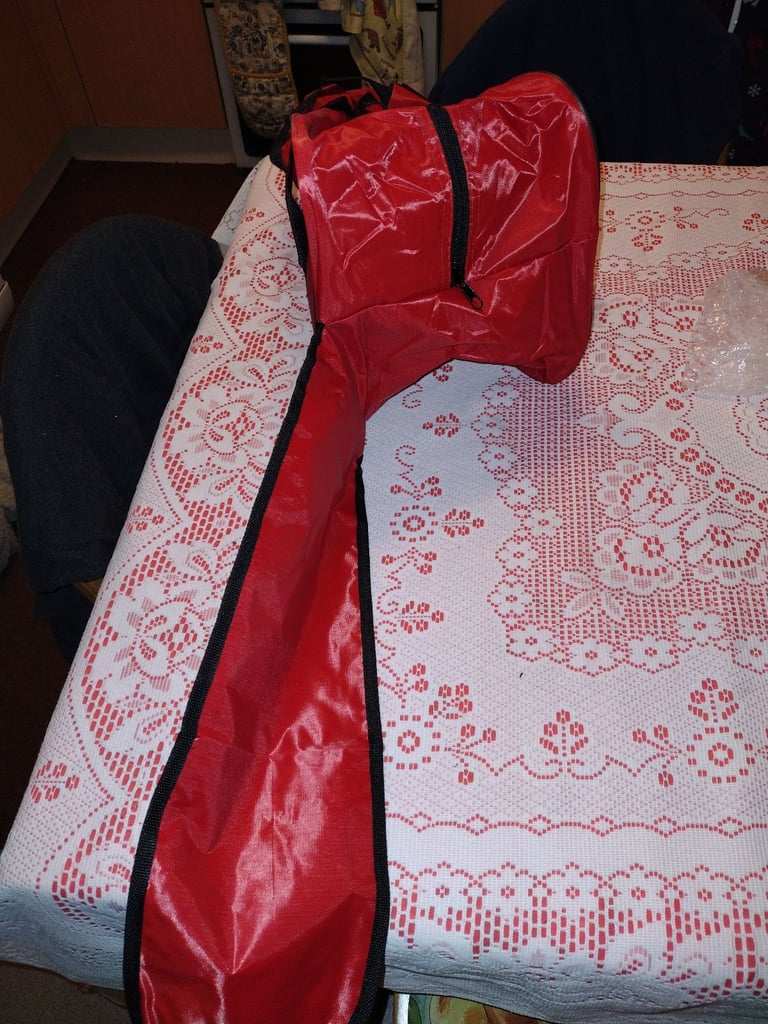 Chainsaw carrying bag