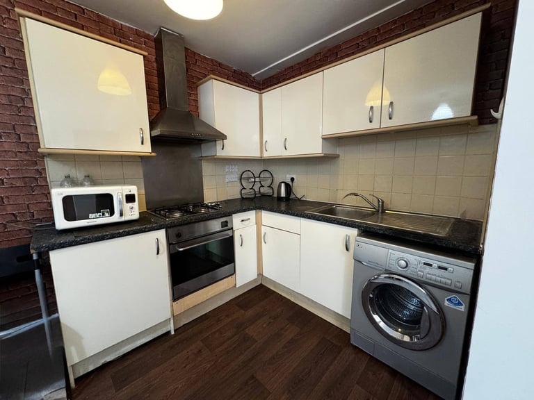 🏡 Spacious Studio Flat – Clapham Road, SW9 0JJ