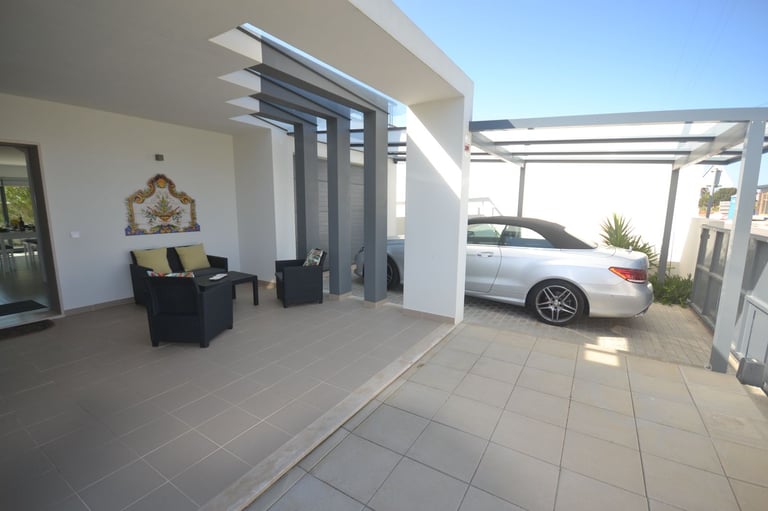 Detached Coastal Villa in Portugal with Heated Pool, 3 En-suites, Private Garden