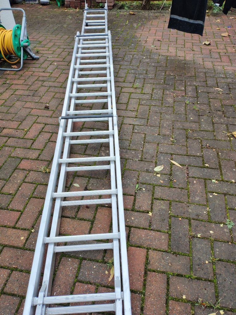 7.67m Aluminium roofing ladder 