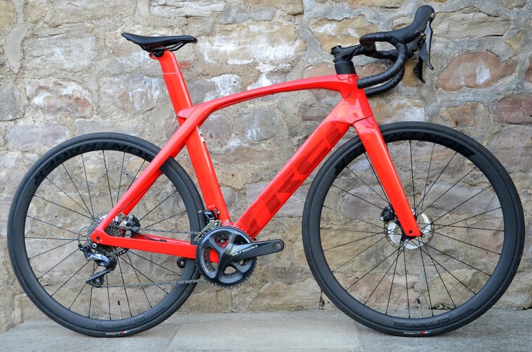 image for COST £4800. 2022 TREK MADONE SL 6 DISC CARBON ROAD BIKE. CARBON WHEELS. MINT CONDITION. SL6