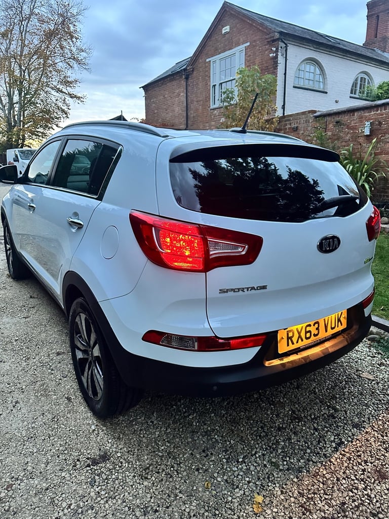 2013 Kia Sportage 1.7 CRDi ISG 3 5dr [Sat Nav] ESTATE Diesel Manual