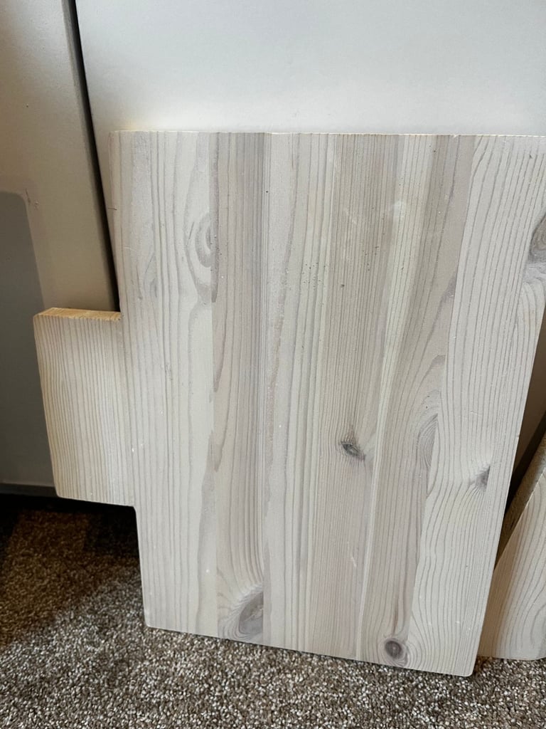 Immaculate ergonomic solid wood, dust white desk stand for laptops - NW1 Camden
