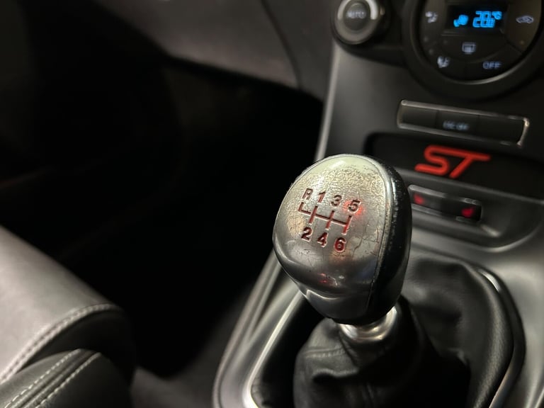 2017 Ford Fiesta 1.6T EcoBoost ST-3 Euro 6 3dr HATCHBACK Petrol Manual