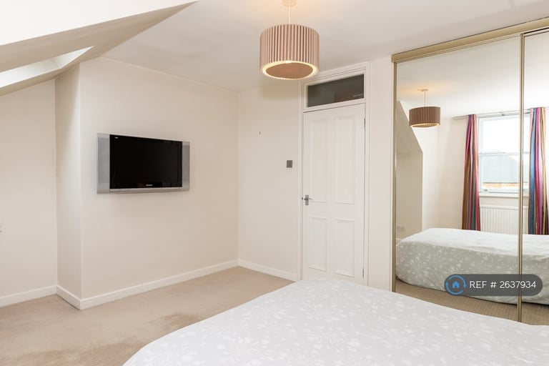 3 bedroom house in Trinity Road, London, SW17 (3 bed) (#2637934)