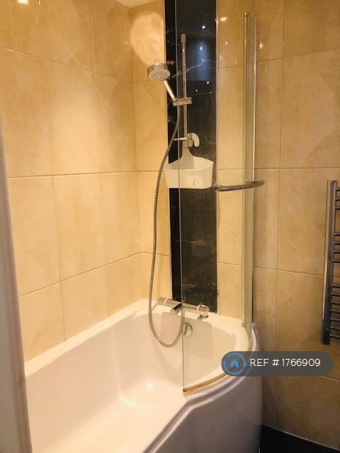 2 bedroom flat in Railway Terrace, Slough, SL2 (2 bed) (#1766909)