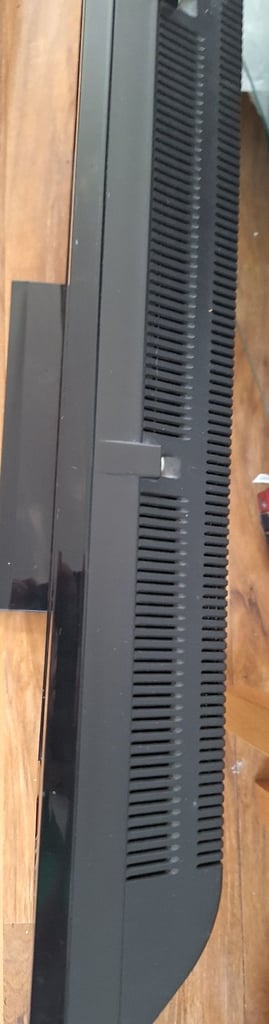 Toshiba 32in freeview TV with built-in dvd and remote 