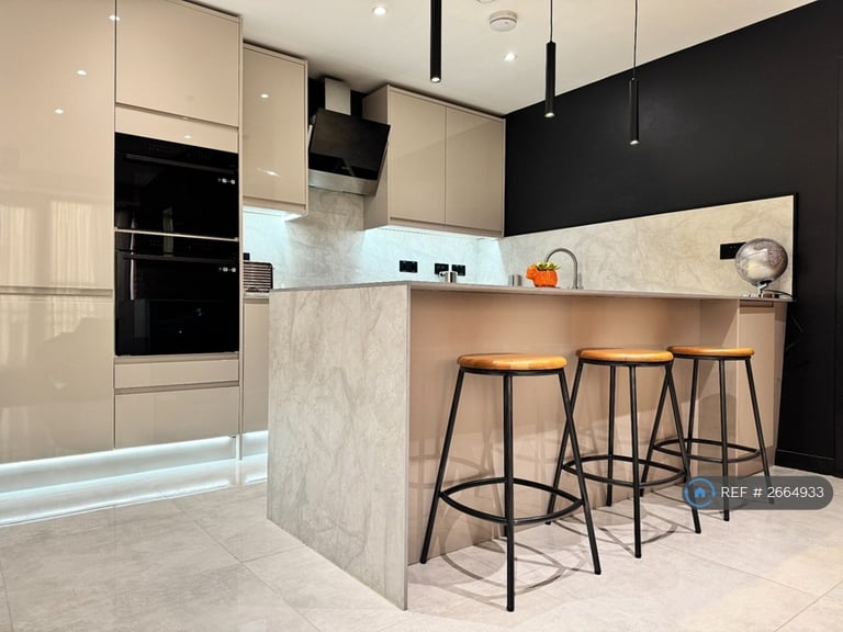 2 bedroom flat in West One Aspect, Sheffield, S3 (2 bed) (#2664933)